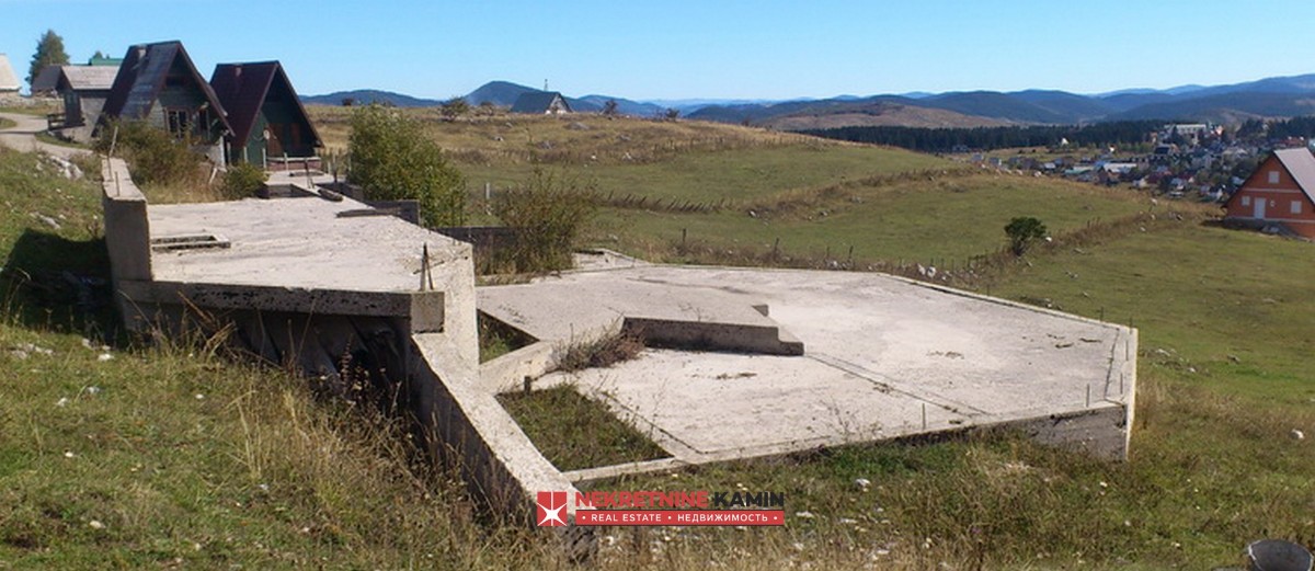  Plac na Žabljaku sa započetom gradnjom kuće